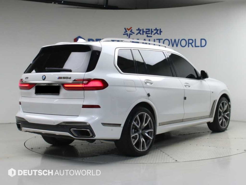 BMW X7 — photo 02