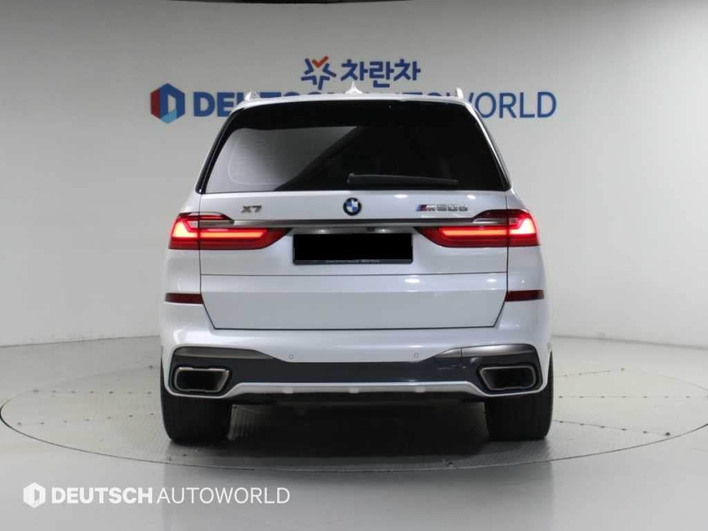 BMW X7 — photo 04