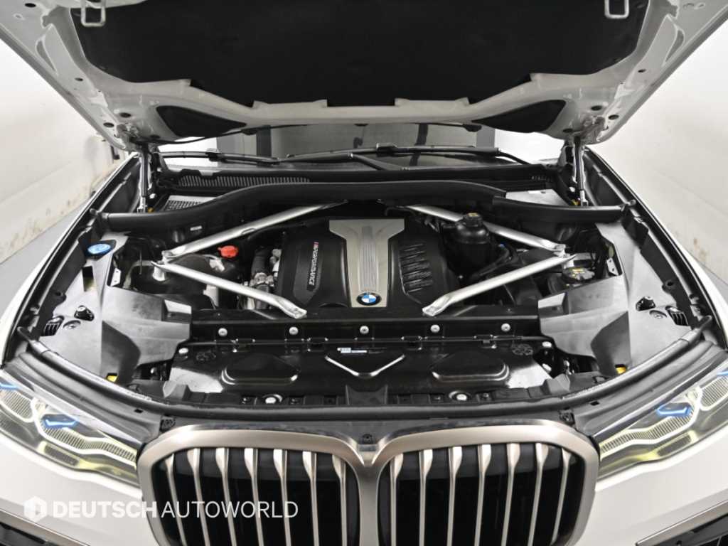 BMW X7 — photo 06