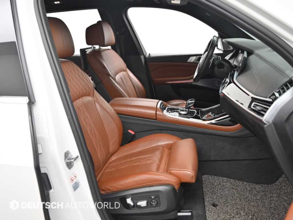 BMW X7 — photo 10