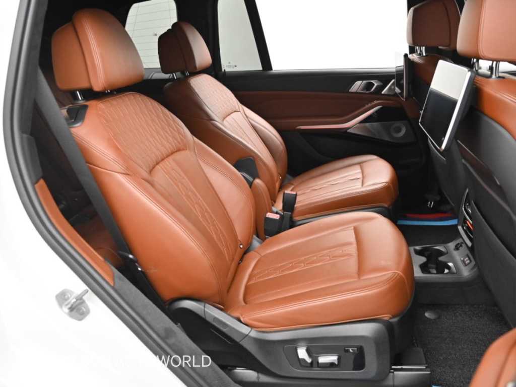 BMW X7 — photo 12