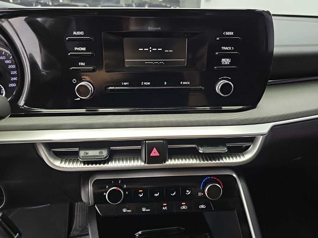 Kia K5 — photo 10