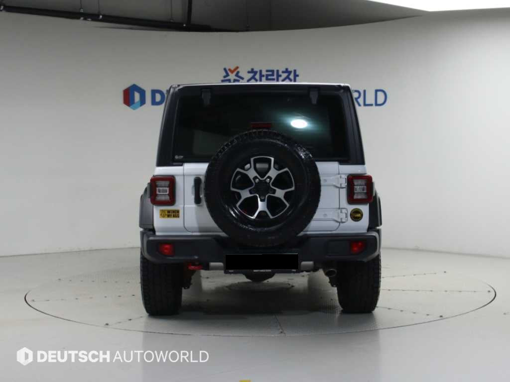 Jeep Wrangler — photo 04