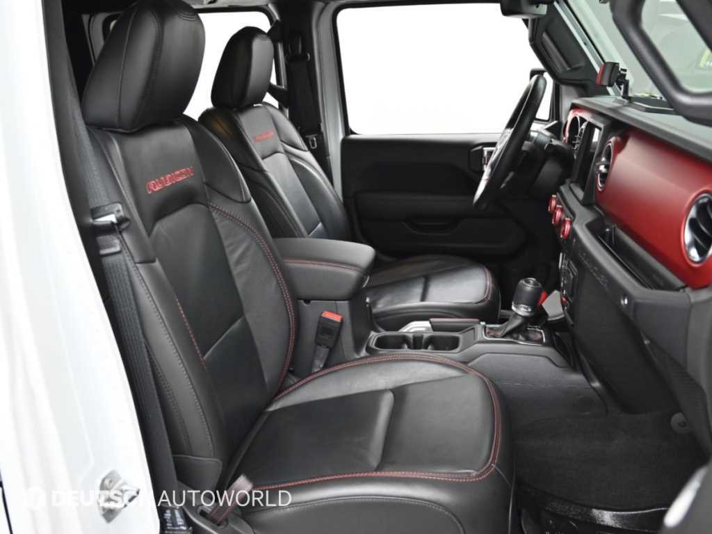 Jeep Wrangler — photo 10