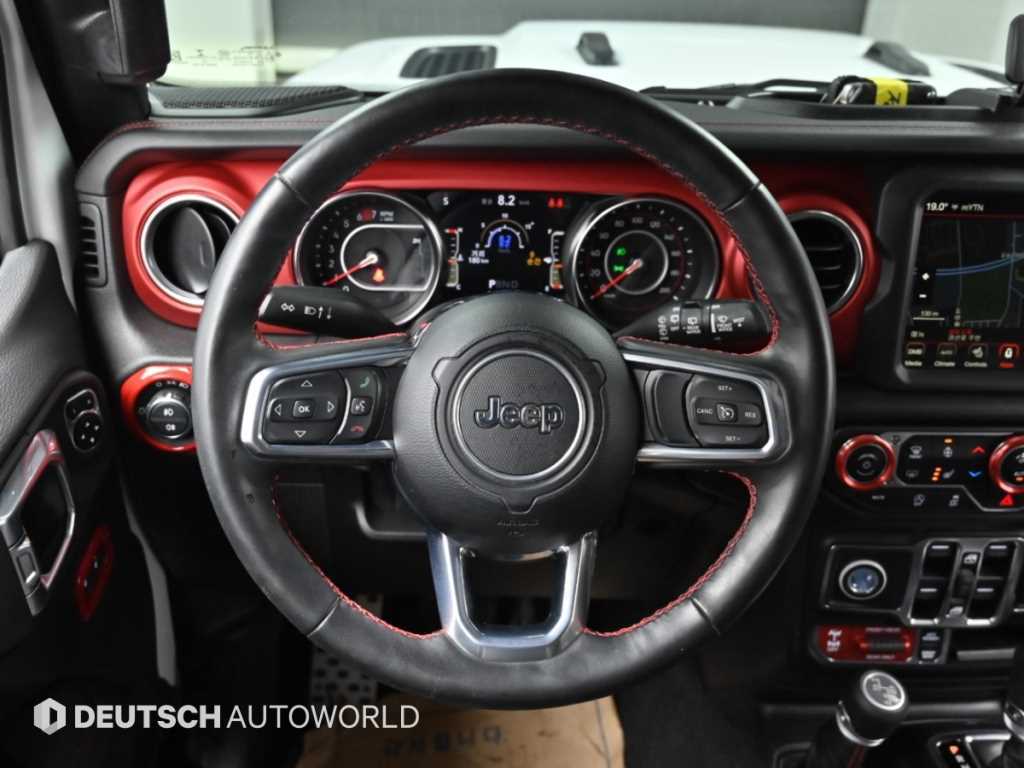 Jeep Wrangler — photo 13