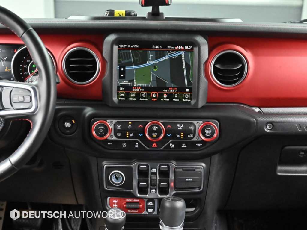 Jeep Wrangler — photo 14