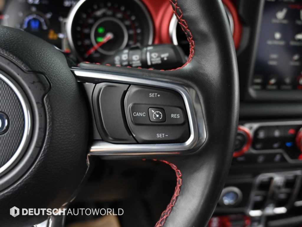 Jeep Wrangler — photo 16