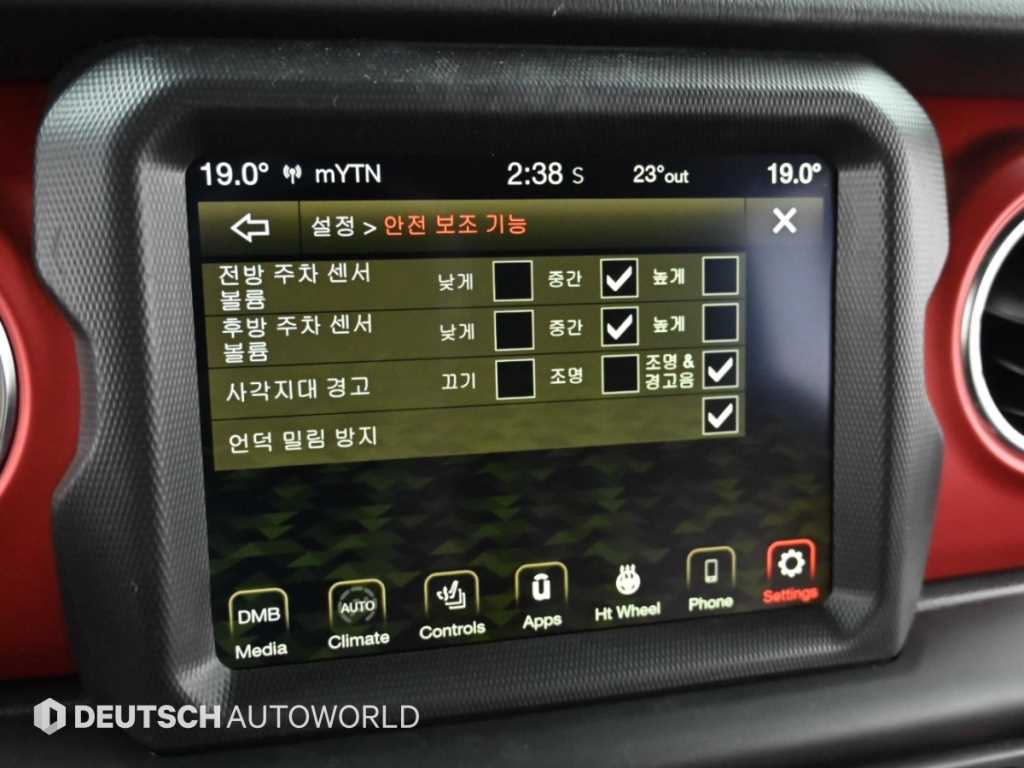 Jeep Wrangler — photo 17