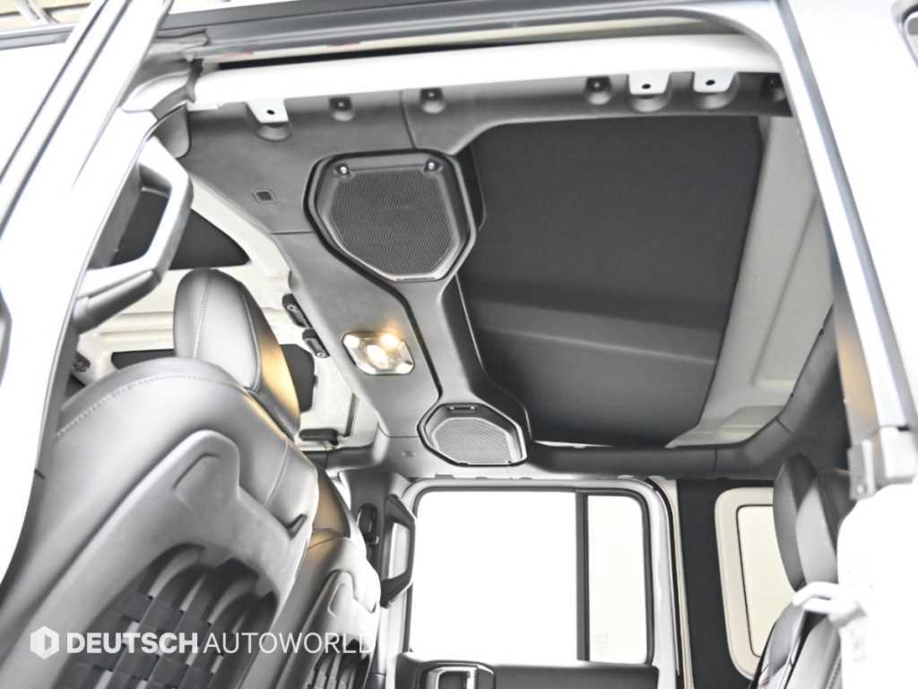 Jeep Wrangler — photo 18