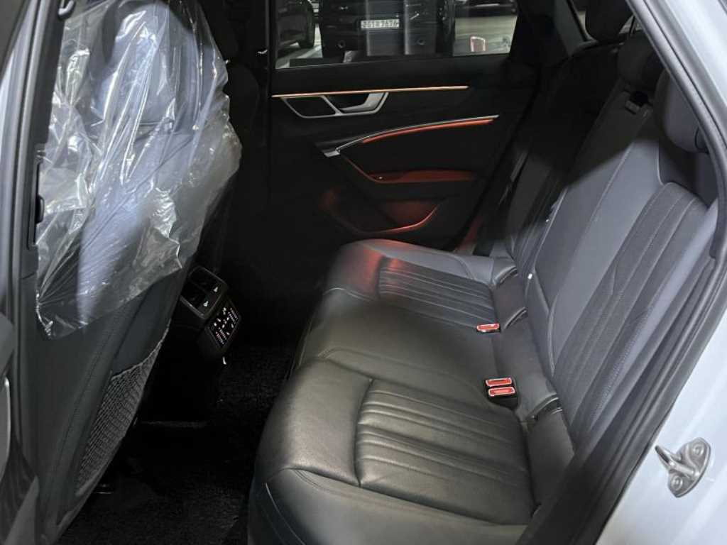 Audi A6 — photo 11