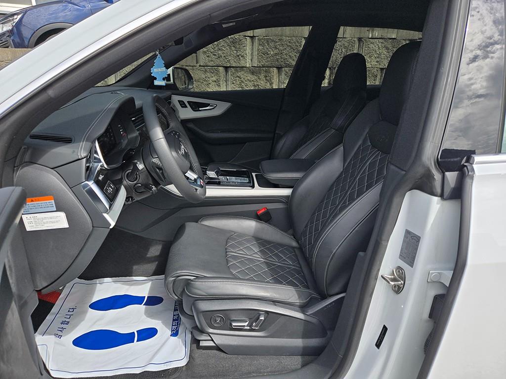 Audi Q8 — photo 06