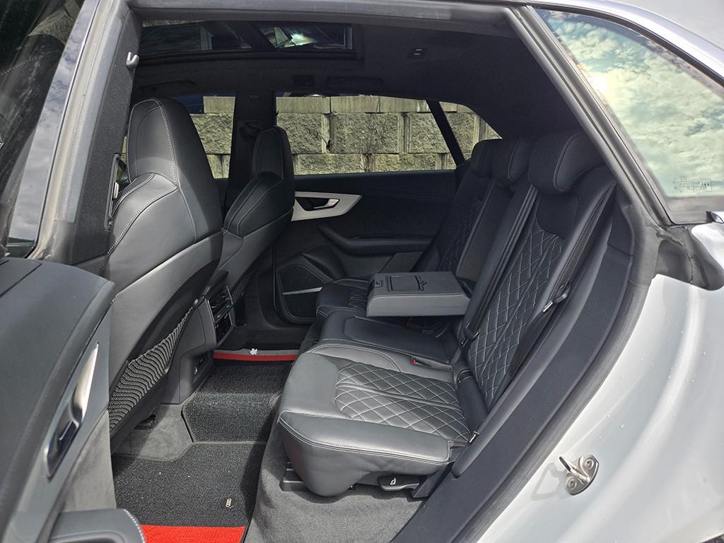 Audi Q8 — photo 07