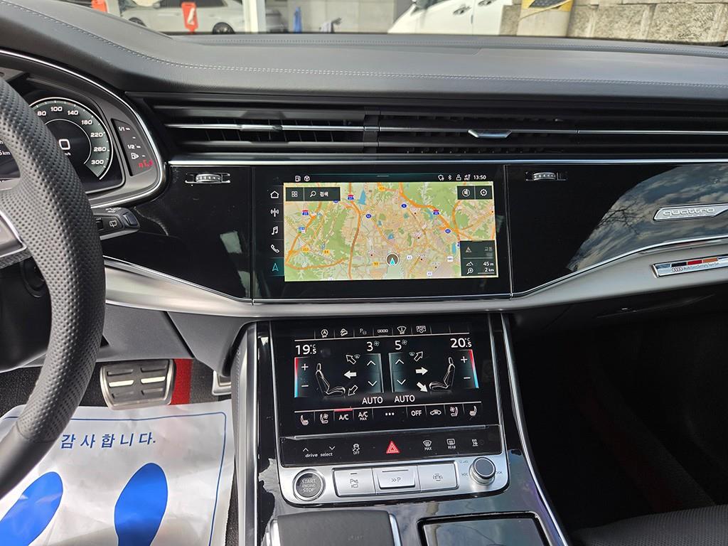 Audi Q8 — photo 11