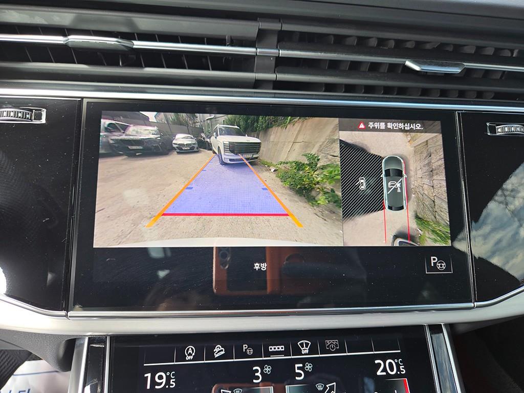 Audi Q8 — photo 18