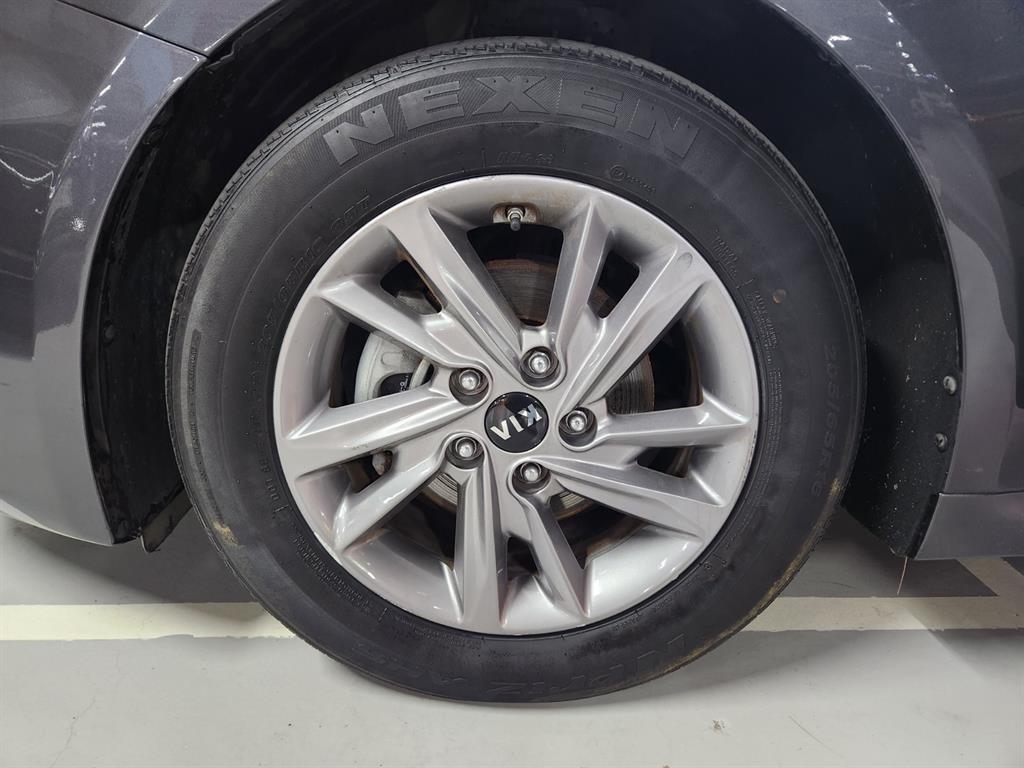 Kia K5 — photo 17