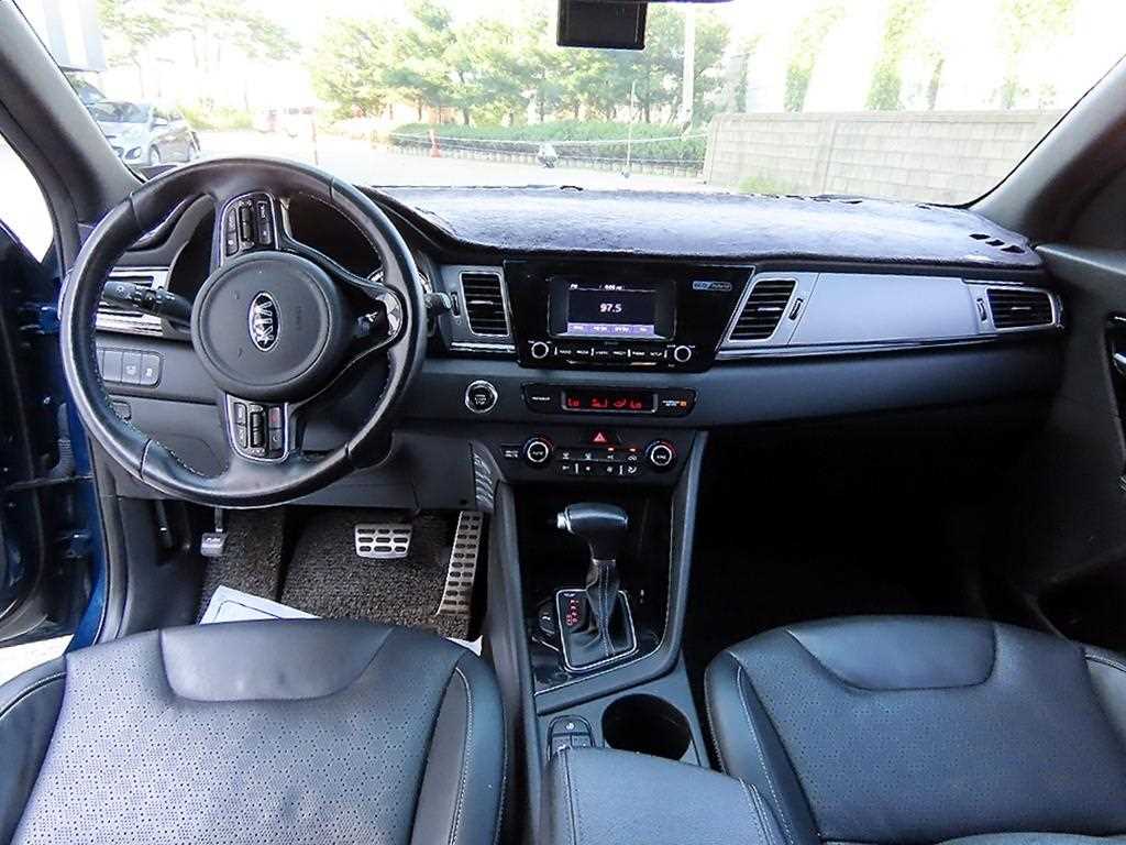 Kia Niro — photo 07