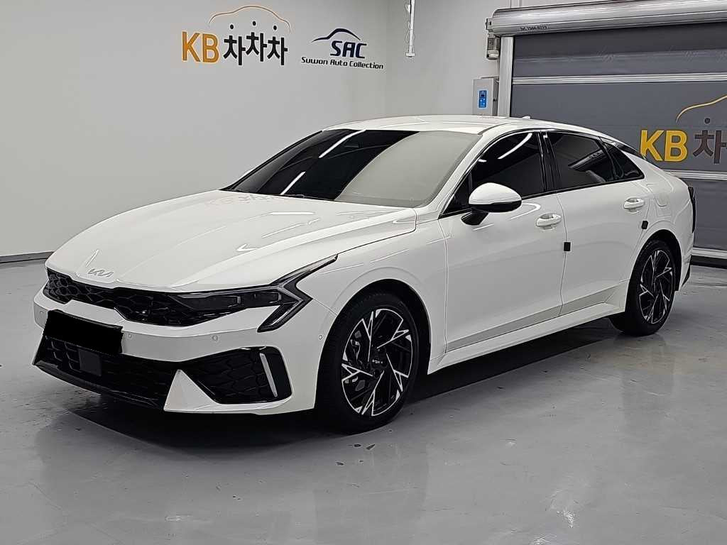 Kia K5 — photo 01