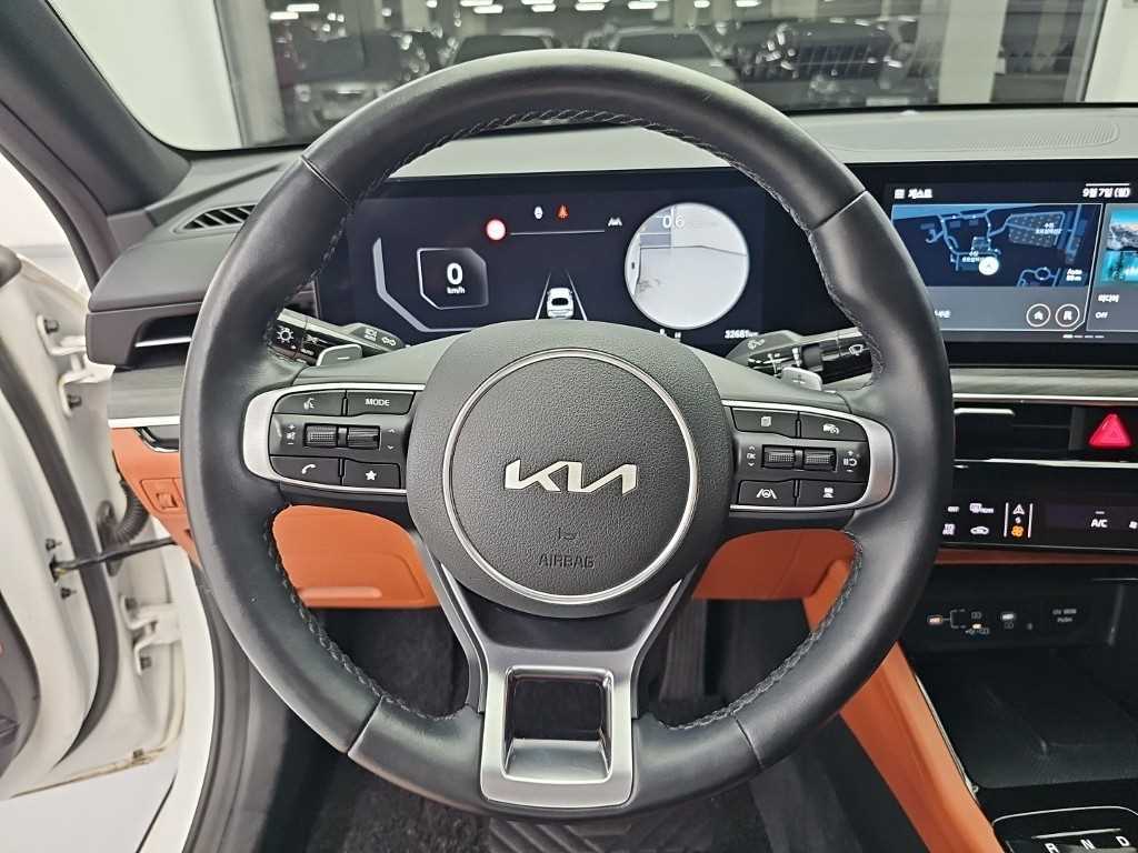 Kia K5 — photo 09