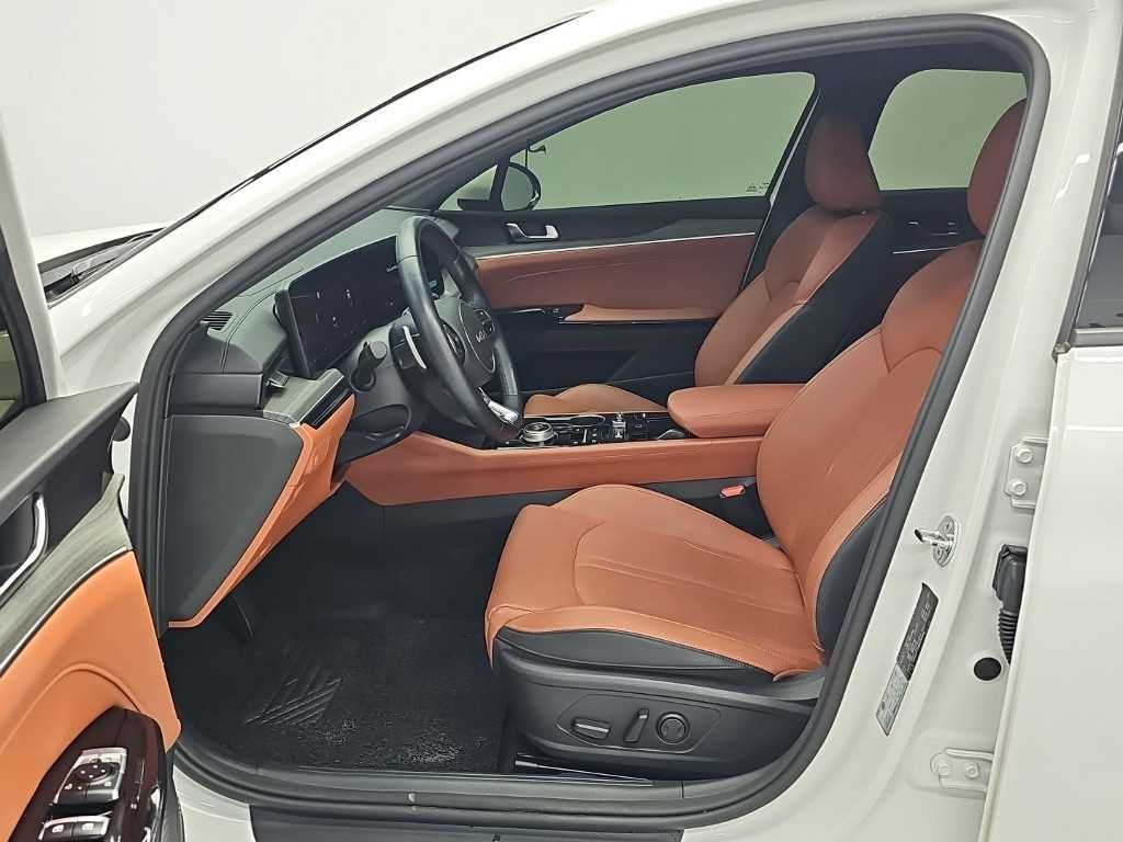 Kia K5 — photo 11
