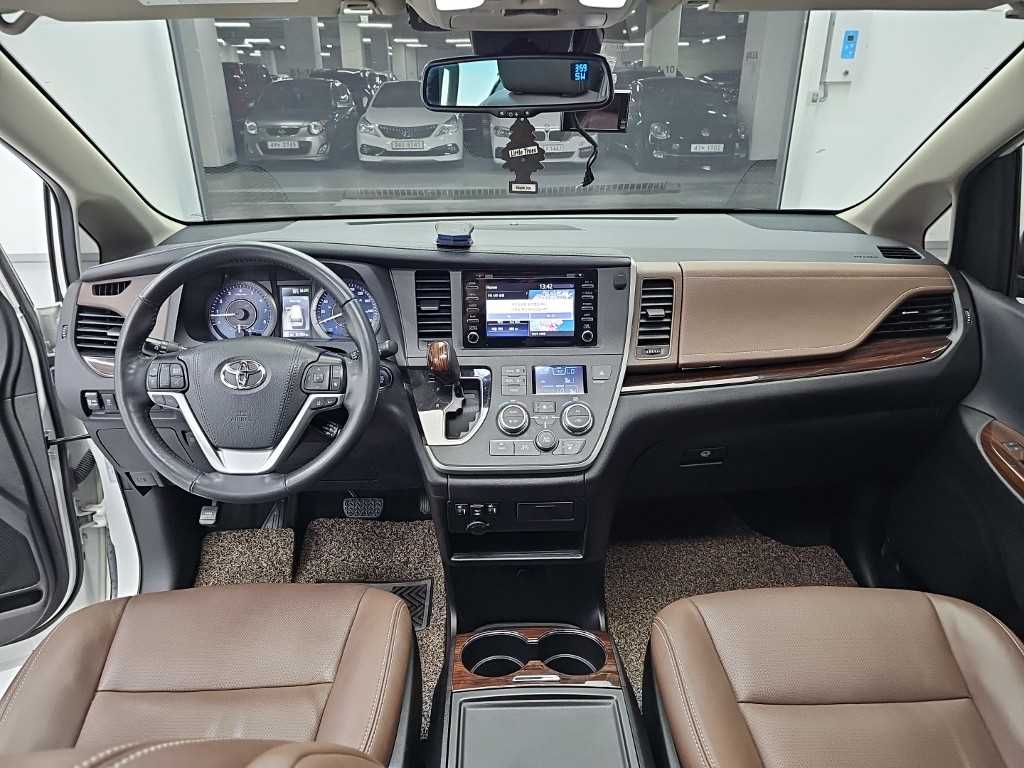 Toyota Sienna — photo 07