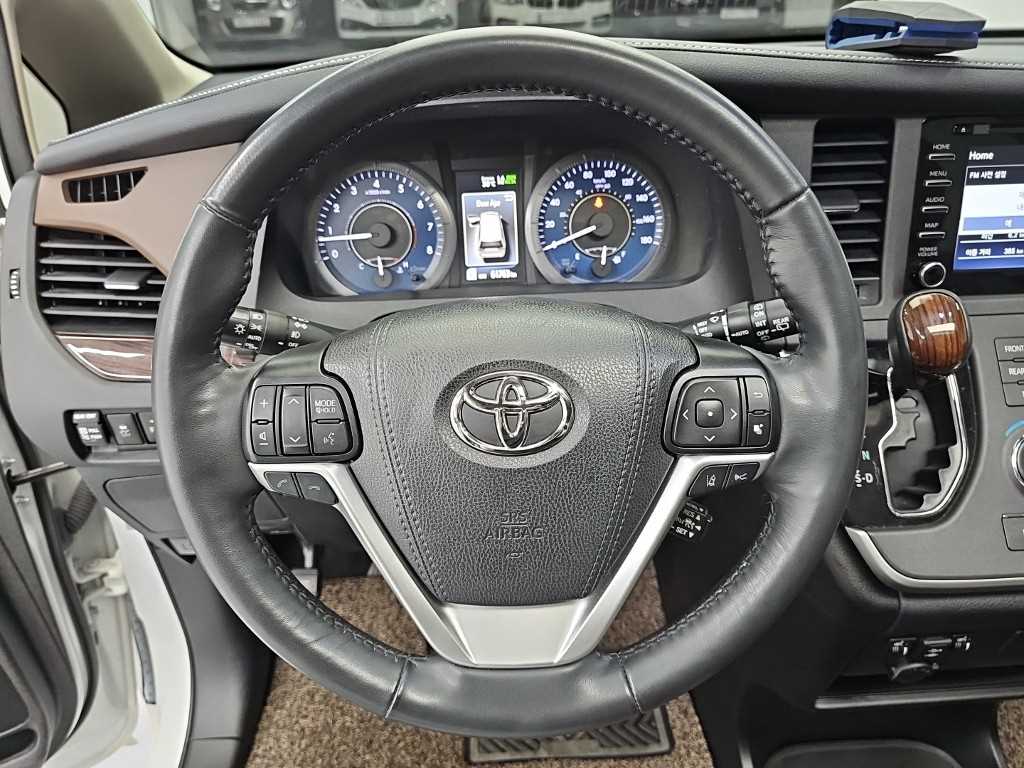 Toyota Sienna — photo 09