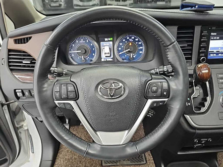 Toyota Sienna — photo 09