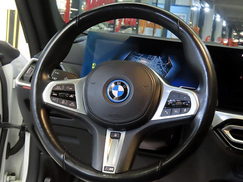 BMW i4 — photo 08