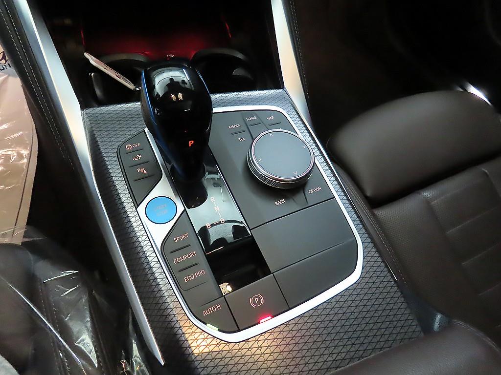 BMW i4 — photo 12