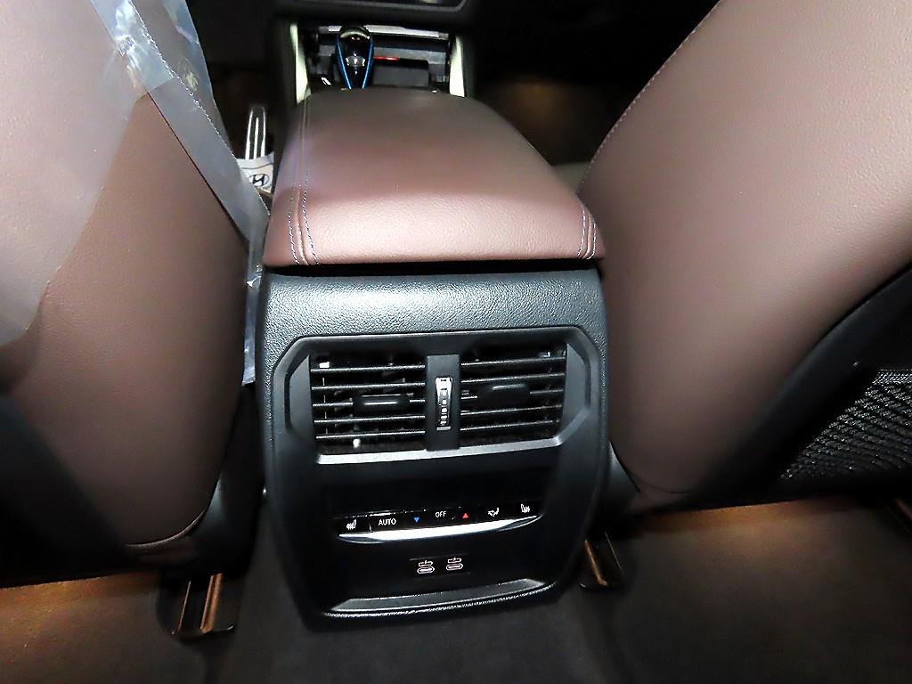 BMW i4 — photo 15