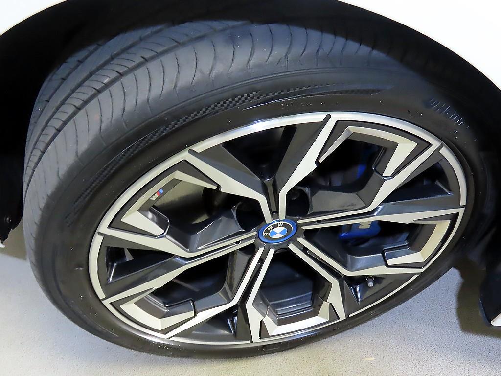 BMW i4 — photo 20