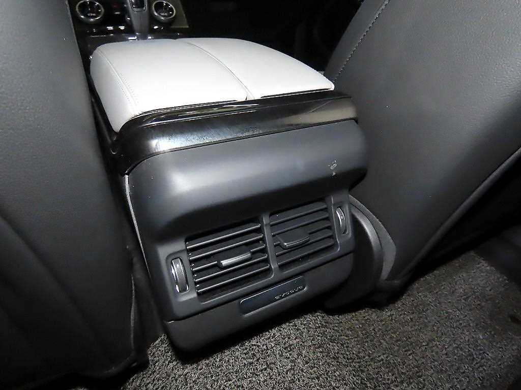 Land Rover Range Rover Evoque — photo 14