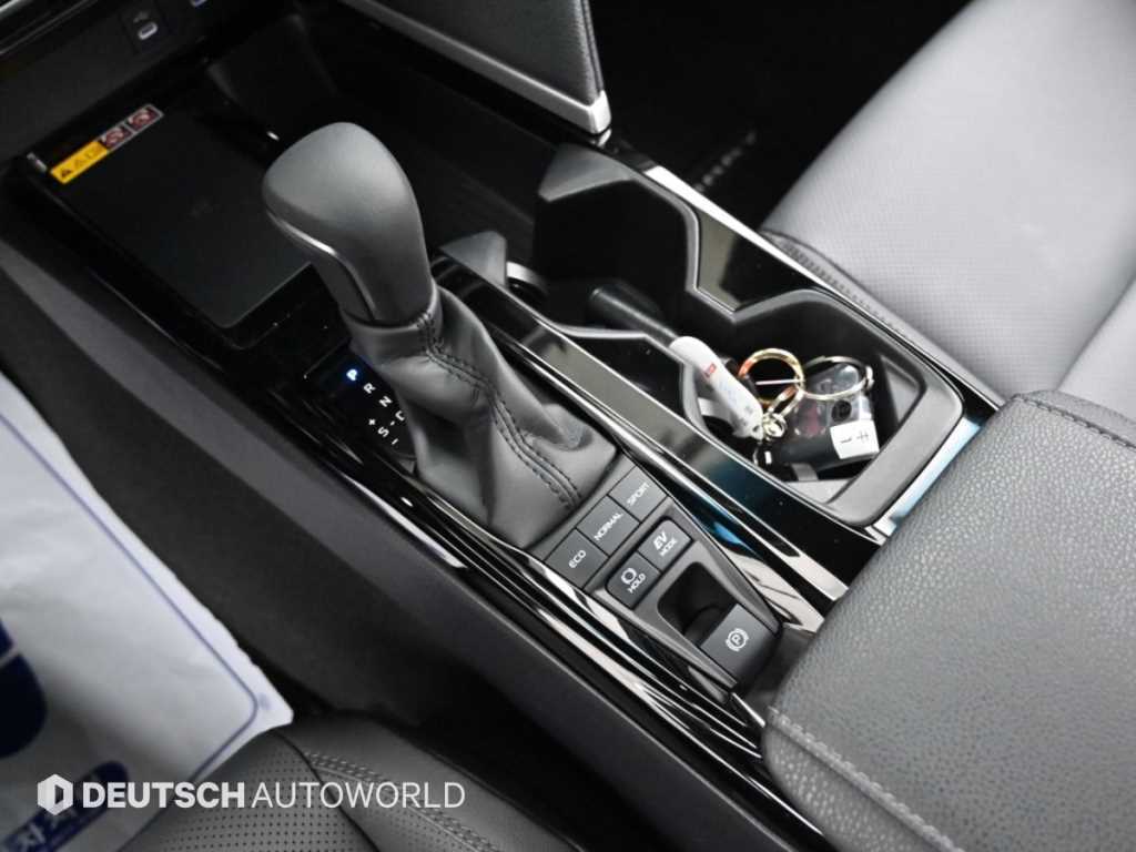 Toyota Camry — photo 09