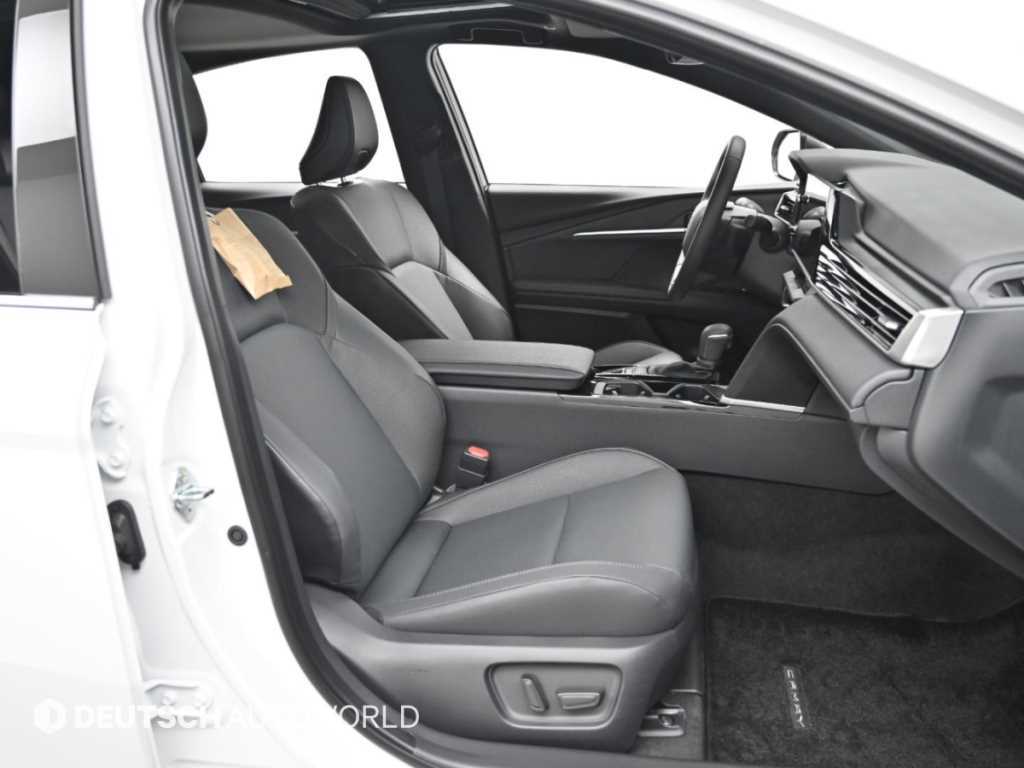 Toyota Camry — photo 10