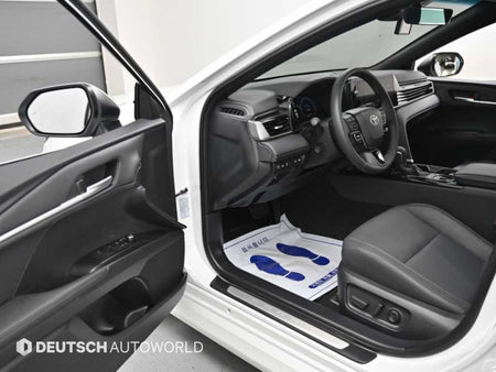 Toyota Camry — photo 11