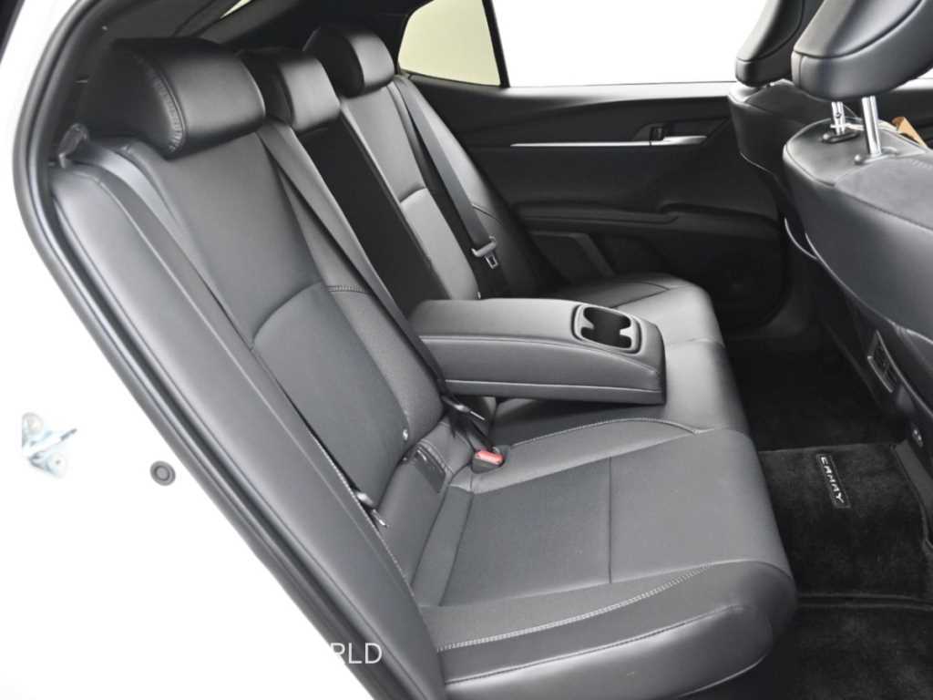 Toyota Camry — photo 12