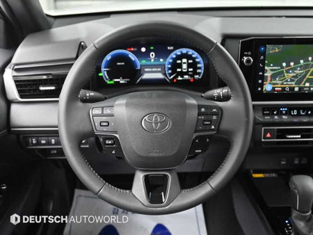 Toyota Camry — photo 13