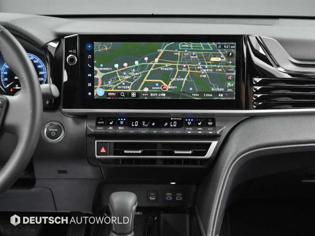 Toyota Camry — photo 14