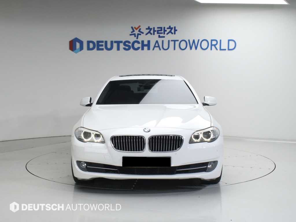 BMW 5-Series — photo 01