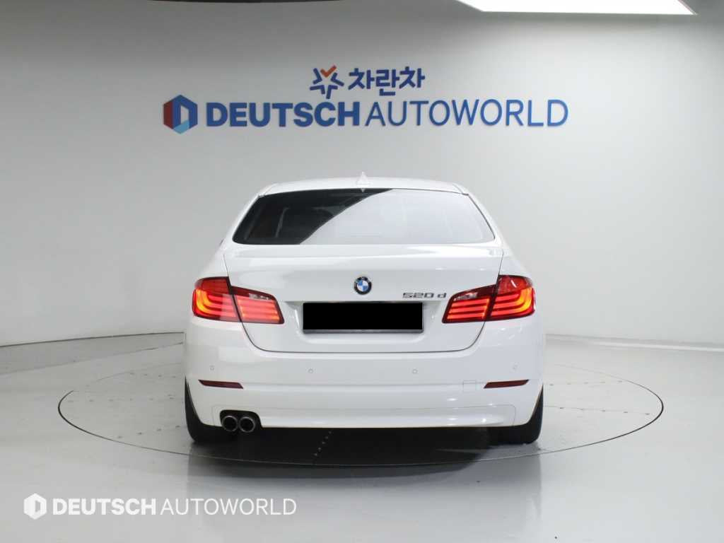 BMW 5-Series — photo 04
