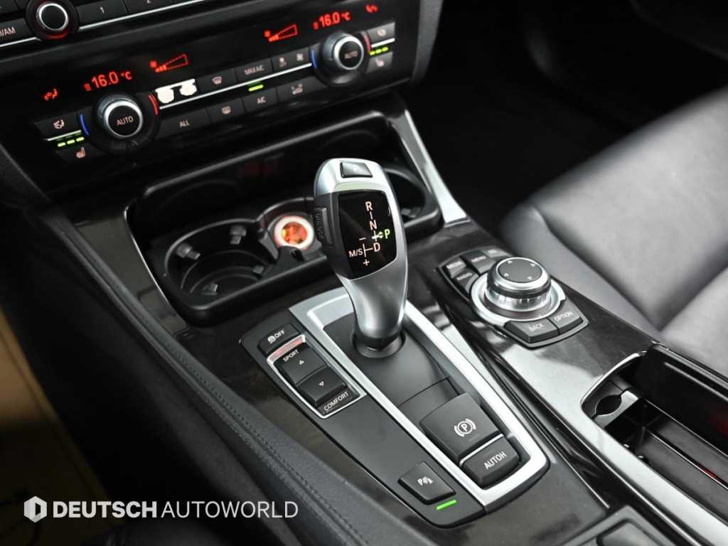 BMW 5-Series — photo 09