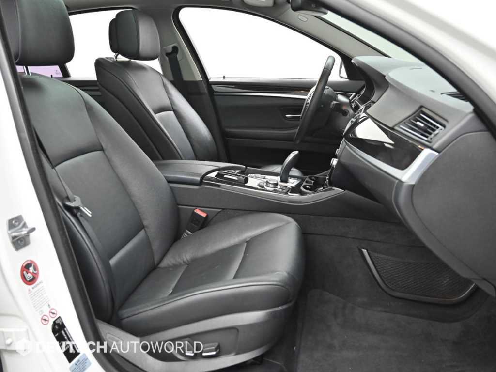 BMW 5-Series — photo 10