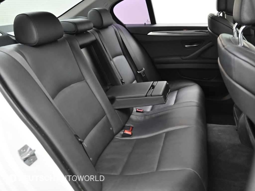 BMW 5-Series — photo 12