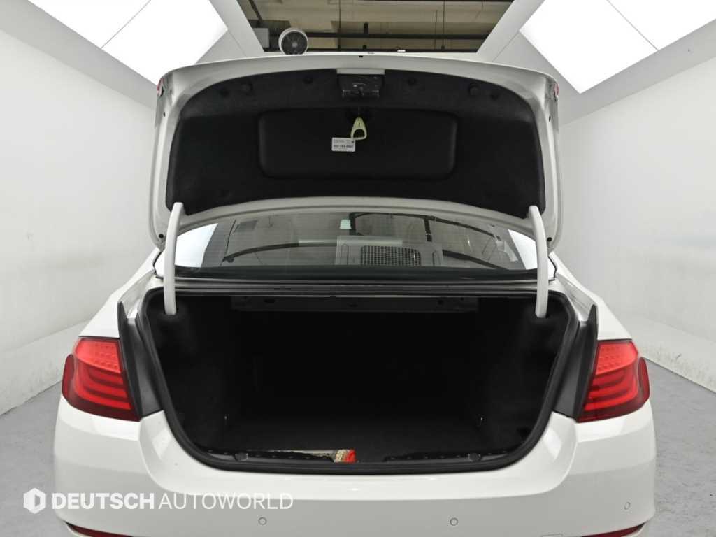 BMW 5-Series — photo 19