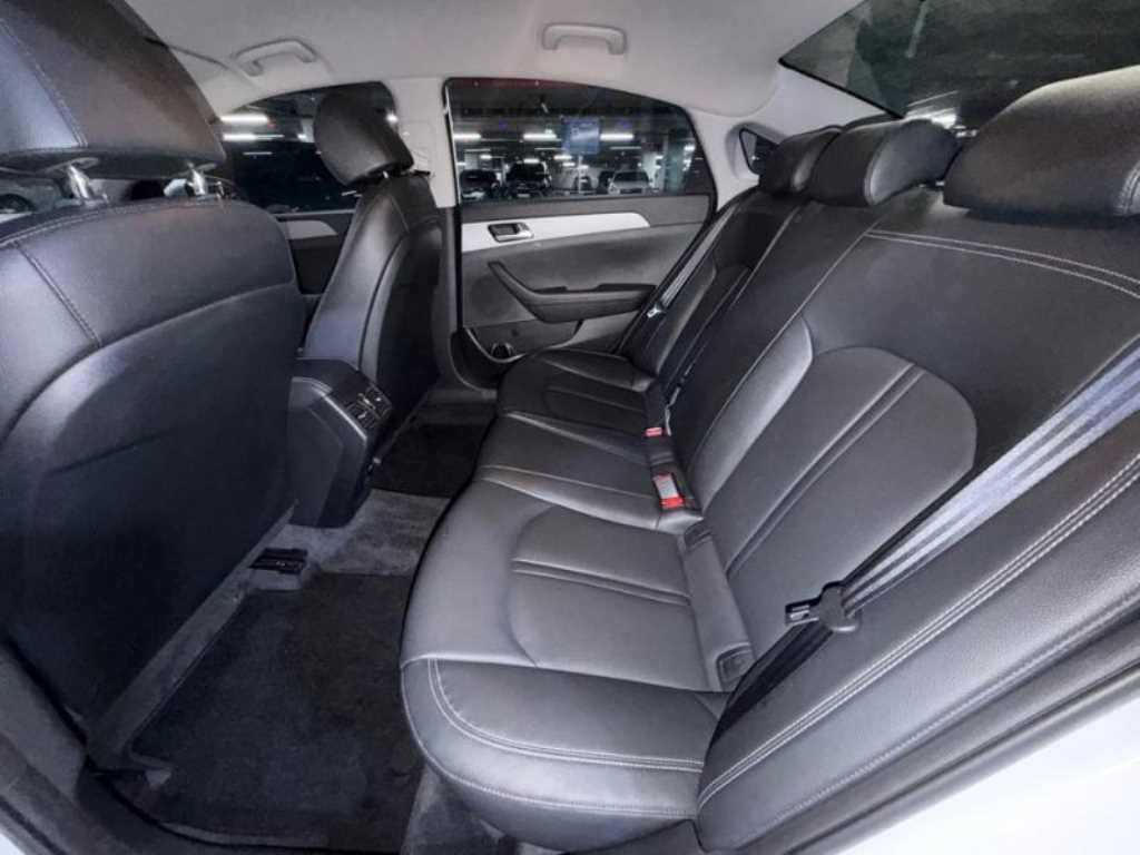 Hyundai Sonata — photo 08