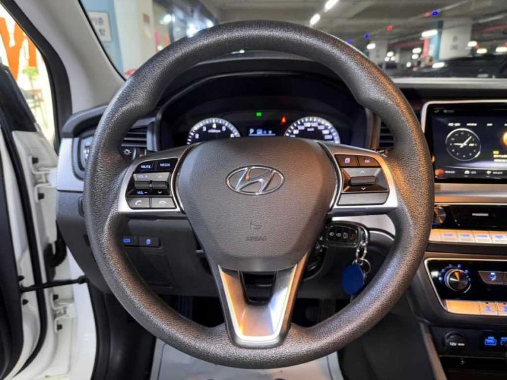 Hyundai Sonata — photo 09