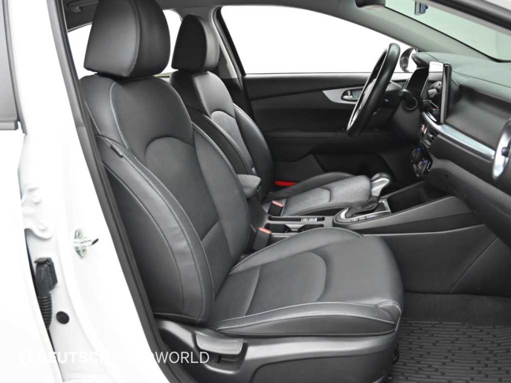 Kia K3 — photo 08