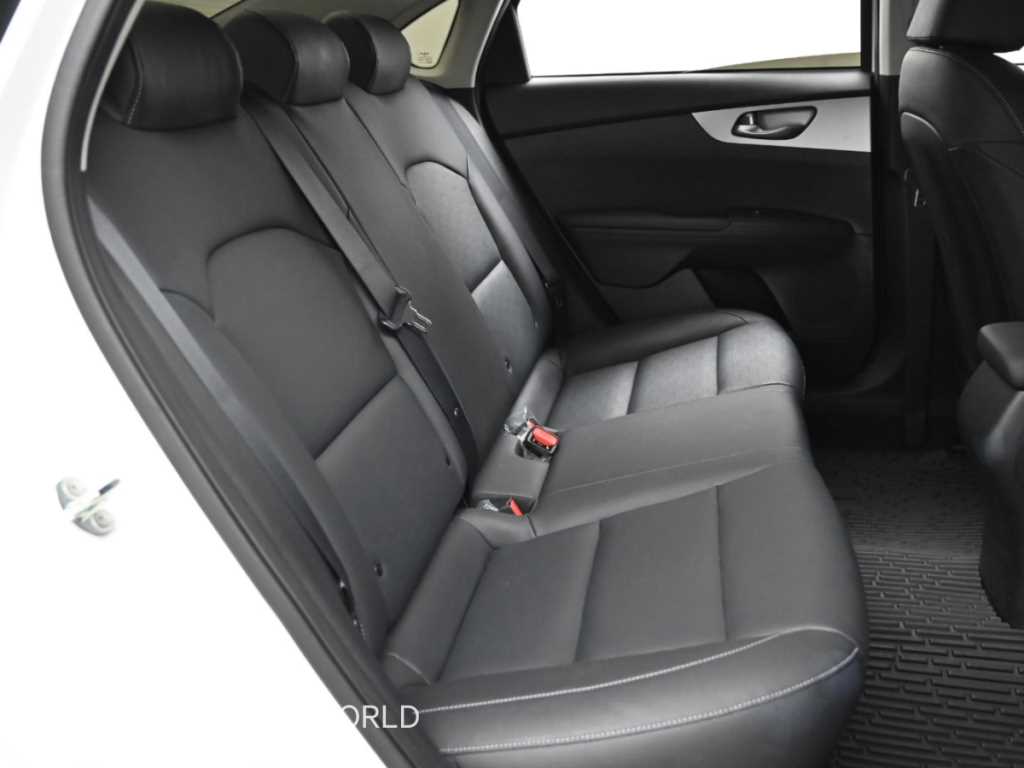 Kia K3 — photo 09