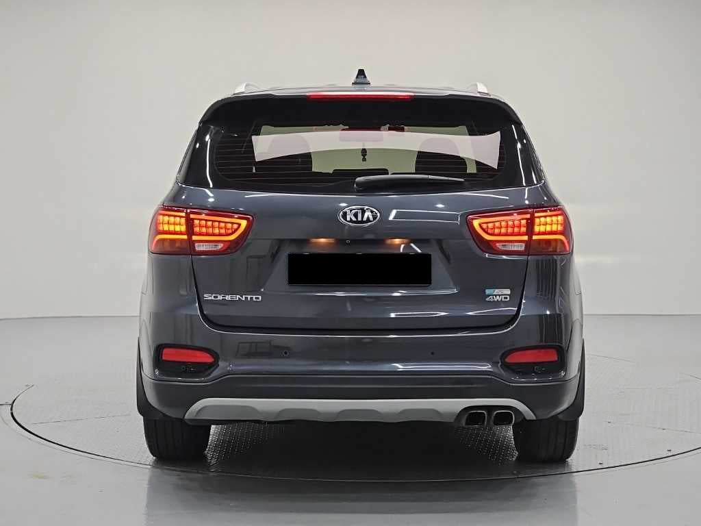 Kia Sorento — photo 03