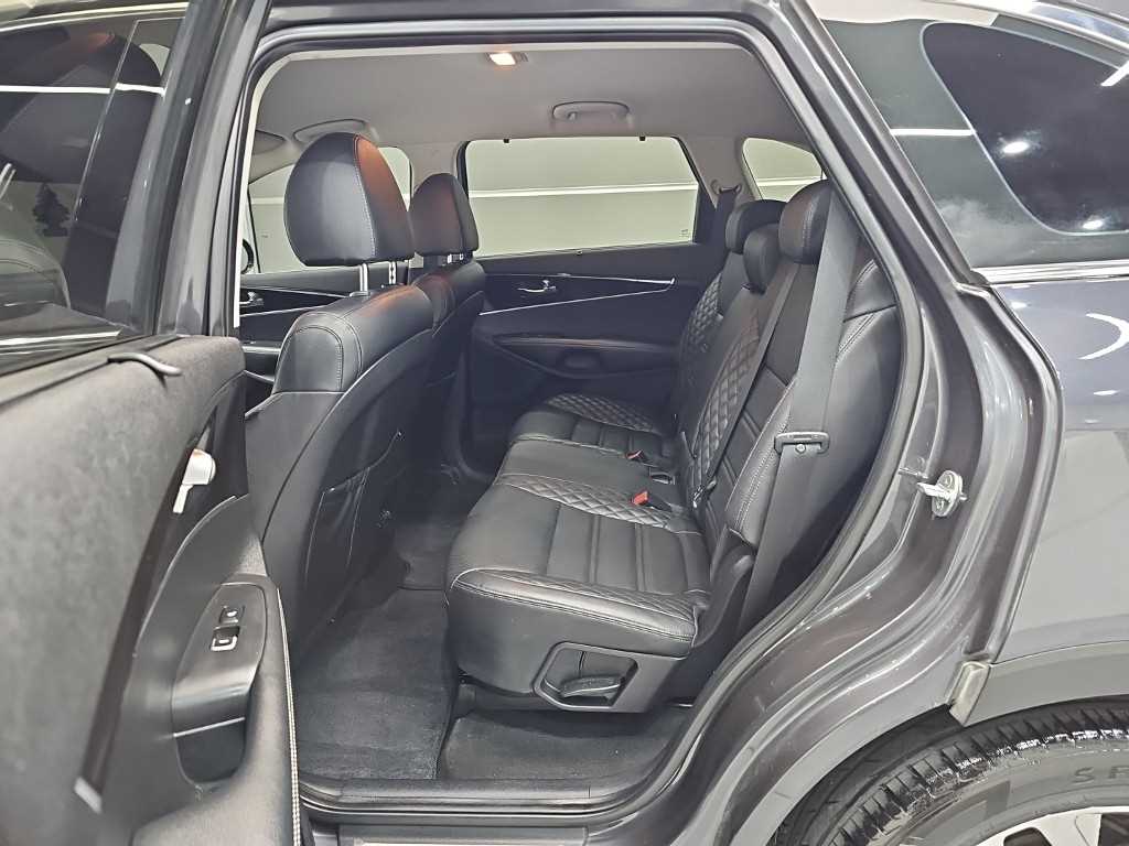 Kia Sorento — photo 12