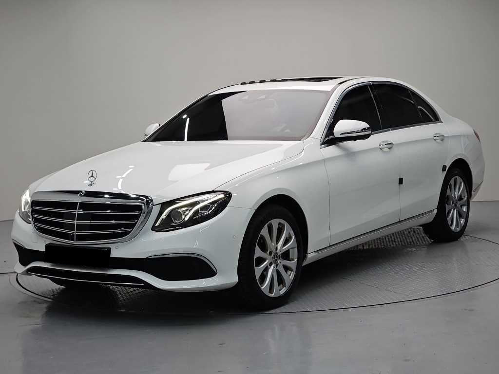Mercedes-Benz E-Class — photo 01